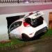 Motorista perde controle de carro e invade casa em Guaramirim
