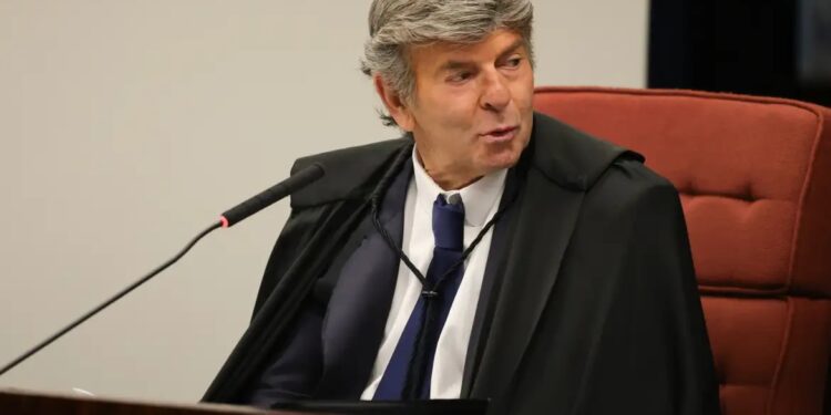 Fux absolve Bolsonaro e condena Braga Netto e Cid