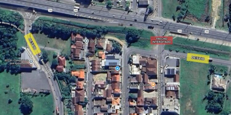 [Jaraguá do Sul] Passagem em nível na rua Fidélis Stinghen é interditada