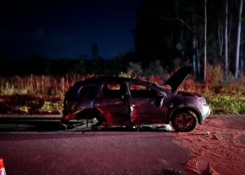 [Fotos] Carro capota após colisão SC-110, em Jaraguá do Sul