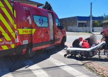 Criança fica ferida ao ser atropelada por carro em Jaraguá do Sul