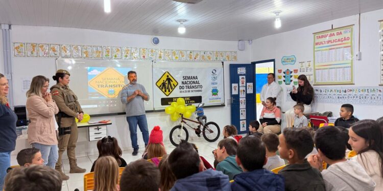 Semana Nacional do Trânsito encerra com premiação na Escola Quati, em Guaramirim