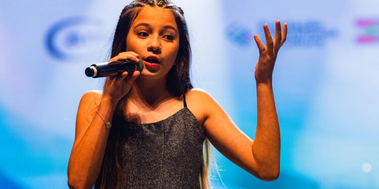 Jaraguaense de 11 anos é finalista do ‘Santa Catarina Canta’