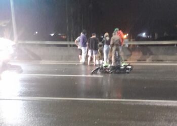 Homem é atropelado por moto e tem fratura exposta na perna em Guaramirim