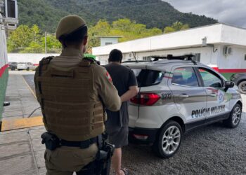 Homem que auxiliou ladrões em assalto contra ex-patrões é preso em Guaramirim