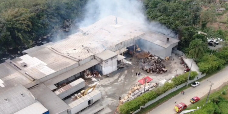 Proprietário da Delmax, empresa que pegou fogo em Jaraguá do Sul, fala sobre início de incêndio e faz agradecimento aos bombeiros