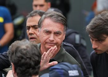 Moraes nega pedido da defesa e mantém prisão domiciliar de Bolsonaro