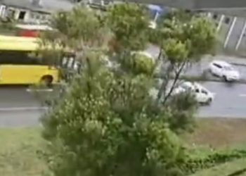 [Vídeo] Motorista morre após grave acidente com ônibus em Joinville