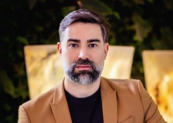 Transplante de sobrancelhas: procedimento que devolve harmonia e confiança das mulheres