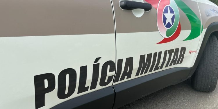 Trio é pego furtando loja de autoatendimento em Jaraguá do Sul