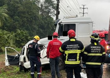 [Fotos e vídeo] Mulher morre em grave acidente na SC-110, em Jaraguá do Sul