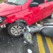 [Fotos e vídeo] Motociclista é levado ao hospital após acidente com carro em Jaraguá do Sul