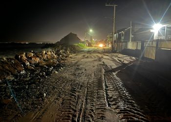[Vídeo] Barra Velha decreta situação de emergência após mar ‘engolir’ trechos de praia
