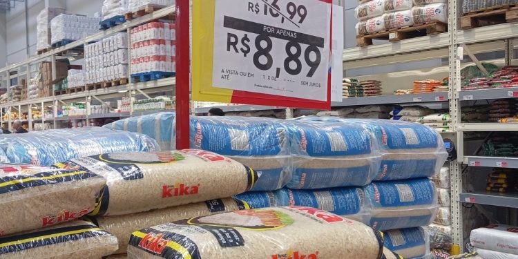 Preço do arroz despenca nos supermercados