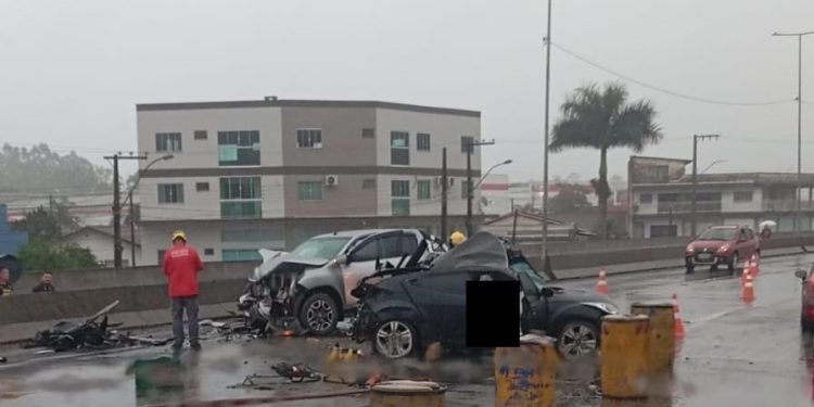 [Vídeo e fotos] Motorista morre após grave acidente em Guaramirim