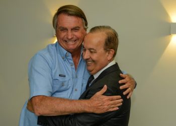 Moraes autoriza e governador Jorginho Mello visita Bolsonaro
