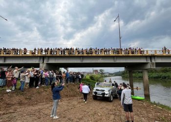 [Vídeo] Fiéis acompanham procissão de Nossa Senhora Aparecida em Jaraguá do Sul