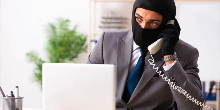 Golpe do Falso Advogado: OAB-SC vai à Justiça contra plataformas e redes sociais