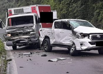 [Fotos] Caminhão e carro se envolvem em acidente na Serra de Corupá e São Bento