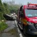 Carro com duas pessoas capota na Serra de Corupá e São Bento do Sul
