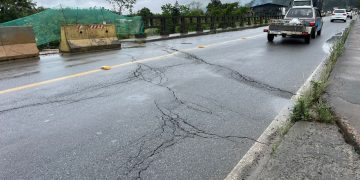 [Vídeo] Pista afunda na cabeceira do Viaduto do Mannes, em Guaramirim