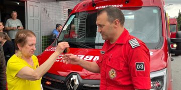 Moradora de Jaraguá do Sul doa ambulância para os Bombeiros Voluntários
