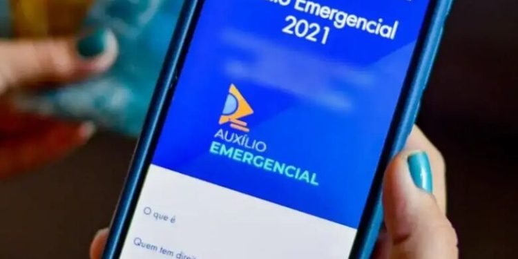 Mais de 177 mil famílias devem devolver R$ 478 milhões do Auxílio Emergencial