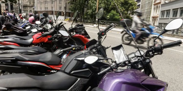 Número de trabalhadores por aplicativo cresce 25% e chega a 1,7 milhão