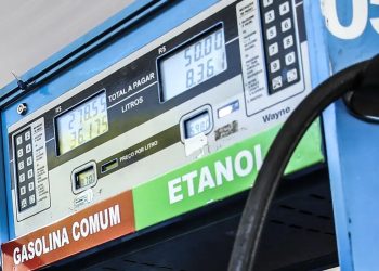 Petrobras reduz preço da gasolina em 4,9% a partir de terça-feira (21)