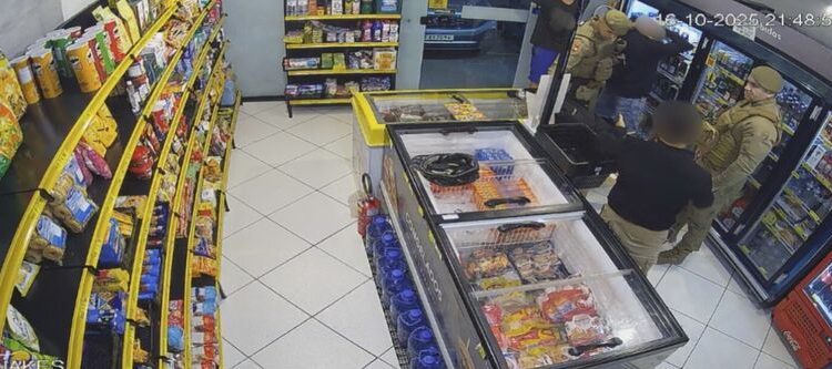 Adolescente é detido após furtar produtos em conveniência inteligente em Jaraguá do Sul
