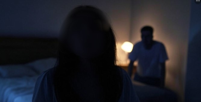 Homem embriagado bate na mulher e alega ciúmes do trabalho dela