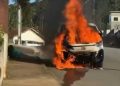 [Vídeo] Van fica destruída após incêndio em Corupá