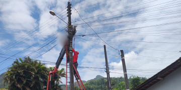 Trabalhador que levou choque em poste em Jaraguá do Sul teve queimaduras pelo corpo