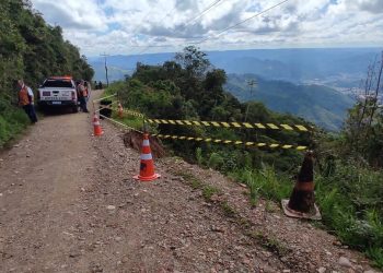 Acesso de veículos para parte alta do Morro Boa Vista é interditado após deslizamento