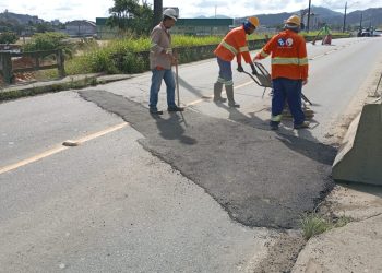 Reparo emergencial é feito na cabeceira do viaduto da BR-280, em Guaramirim