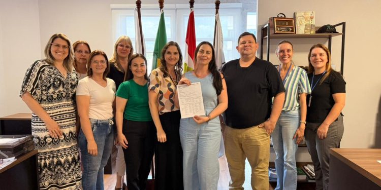 Guaramirim lança protocolo inovador para otimizar encaminhamento de alunos a terapias