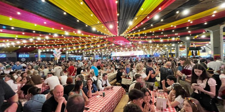 Schützenfest bate recorde de público neste sábado (08); confira os números