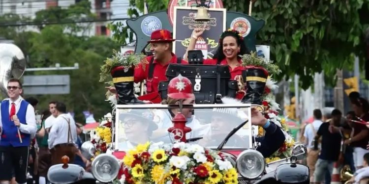 Atenção às alterações do trânsito para o desfile festivo da 35ª Schützenfest no sábado (15)