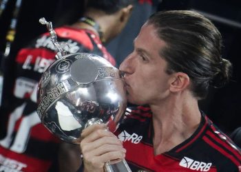 Flamengo renova com o técnico jaraguaense Filipe Luís