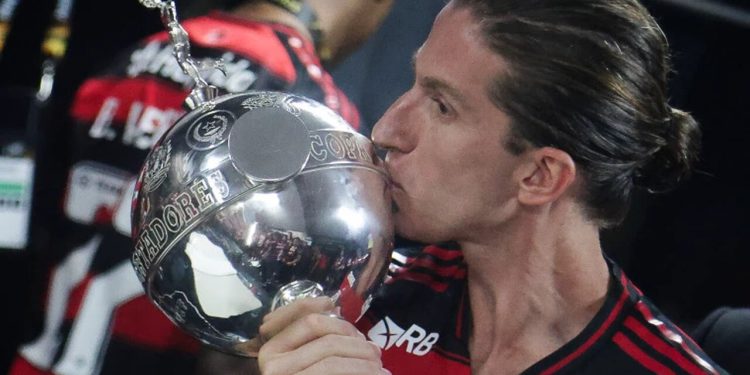 Flamengo renova com o técnico jaraguaense Filipe Luís