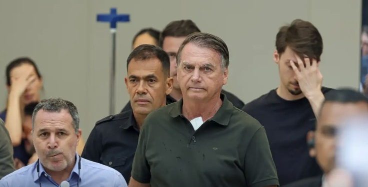 Moraes autoriza internação de Bolsonaro para cirurgia