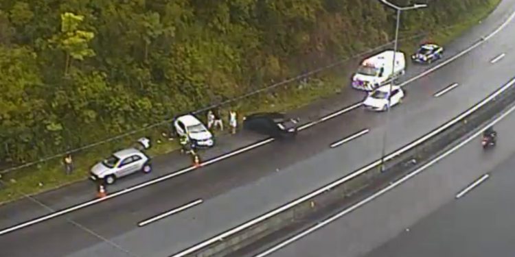 Policiais e pedestres são atropelados durante atendimento de ocorrência em Santa Catarina