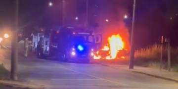 [Vídeo] Homem alega traição e coloca fogo no carro da namorada em Jaraguá do Sul