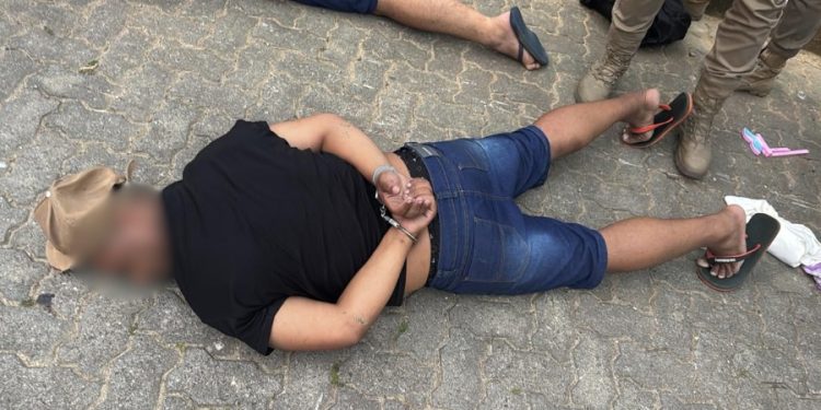 Quadrilha é presa em Joinville minutos após arrombar agência de crédito no Centro de Schroeder