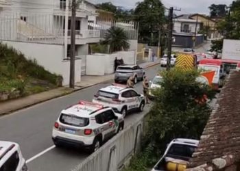 Mulher ataca colega de trabalho com faca em Jaraguá Sul