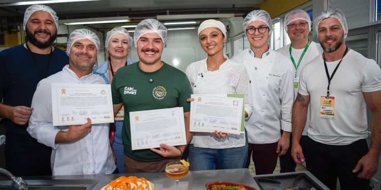 Bartender de Jaraguá do Sul vence concurso nacional com drink de Banana de Corupá