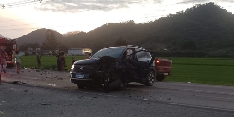 [Vídeo] Quatro pessoas ficam feridas em grave acidente em Massaranduba