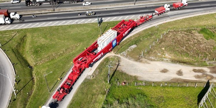 Passagem de transformador de 450 toneladas da WEG causará lentidão nas BRs-470 e 101