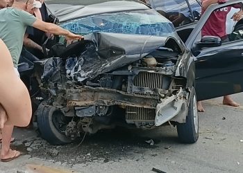 [Vídeo] Motorista bate veículo de frente contra outro e cinco pessoas ficam feridas em Jaraguá do Sul