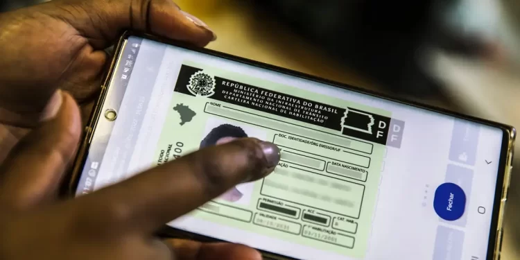 Contran aprova resolução que retira exigência de autoescola para CNH